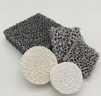 Filtro di schiuma in ceramica a misura personalizzata 10-60ppi Piastra di filtro in ceramica di schiuma in alluminio per filtrazione della fusione di alluminio fuso