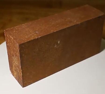 Grandi mattoni di magnesio refrattari ad alta temperatura eccellente resistenza agli scorie mattoni di magnesia sinterizzati per rivestimenti di forni in acciaio