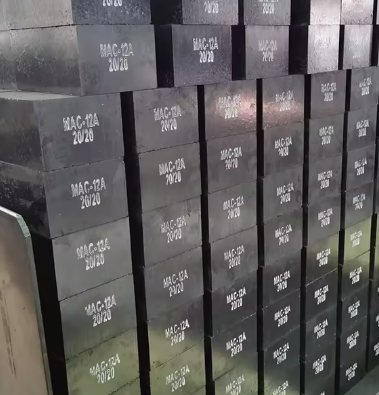 Mattoni refrattari in carbonio di magnesia immagazzinati nel forno di fusione del ferro di alta qualità del mattone di carbonio della magnesite di prezzo di fabbrica della Cina
